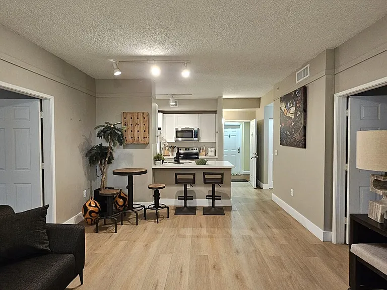 780 Sapodilla Ave #105 — Photo 2