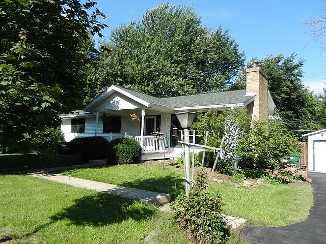 46W418 Locust St photo 1
