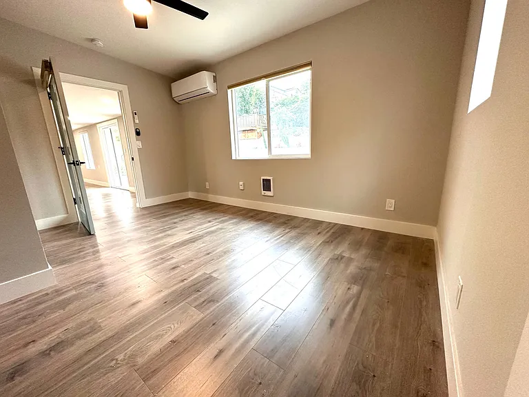 2078 Finch Ln — Photo 10
