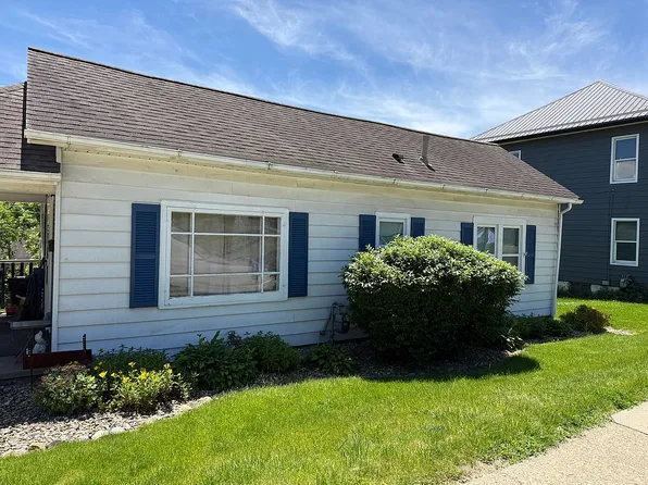 208 W Main St, New Concord, OH 43762