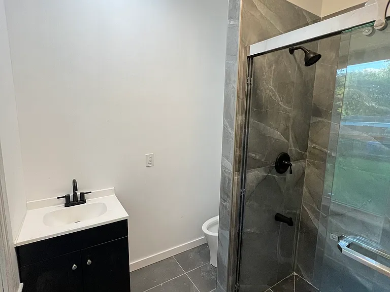210 Dickinson Rd — Photo 14