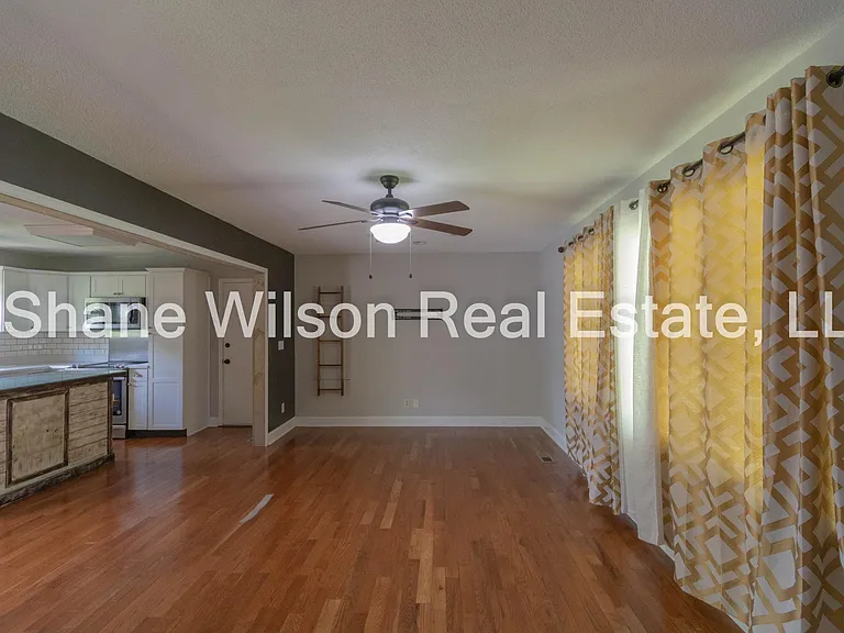 617 Spring Valley Ln — Photo 5