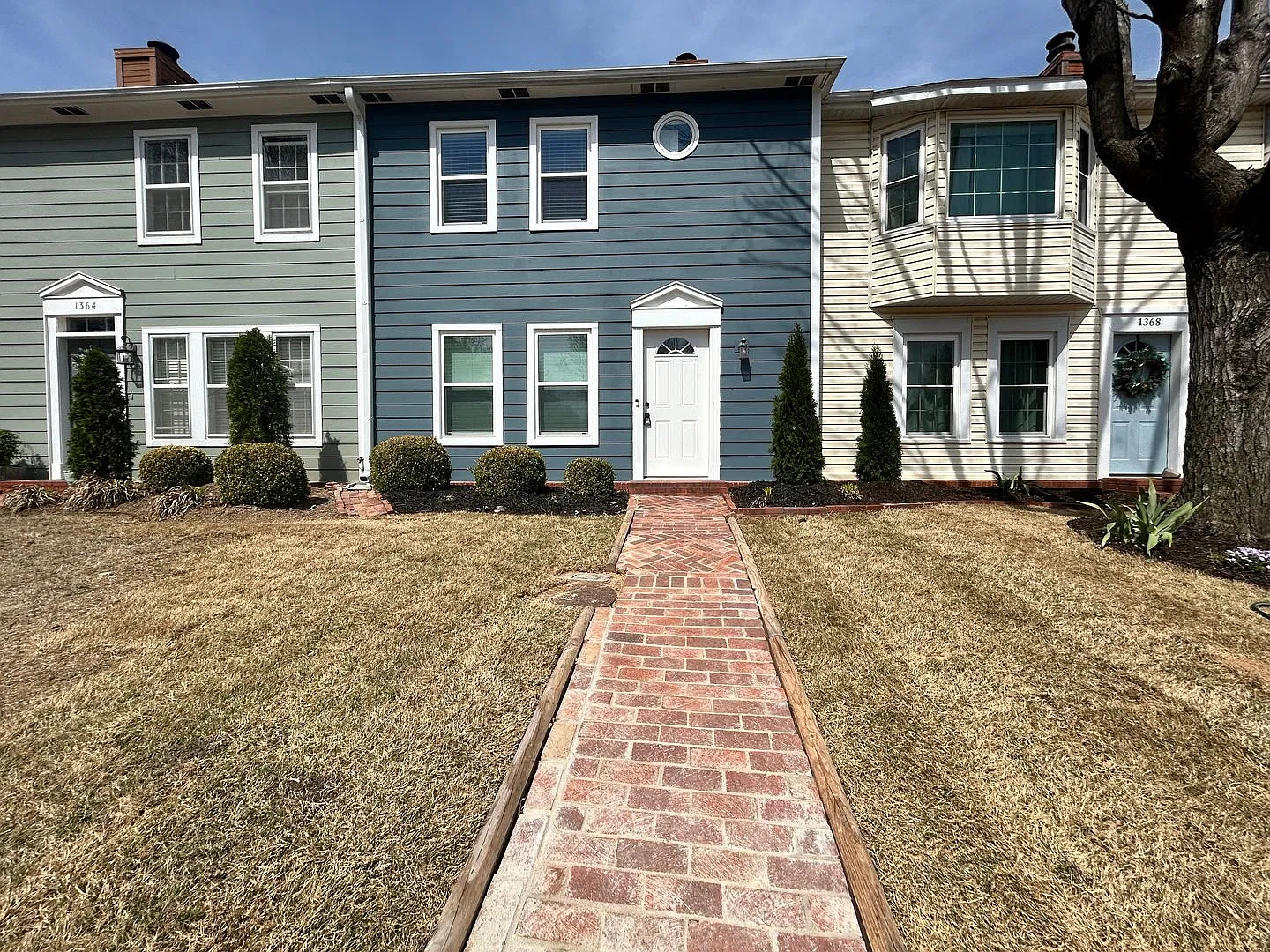 Pre-Leasing - June 6,2027 - Well Appointed 2 Bed, 2.5 Bath Townhouse Partial Utilities Included! — Photo 3