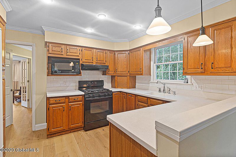 5th image of 14 Sturbridge Court