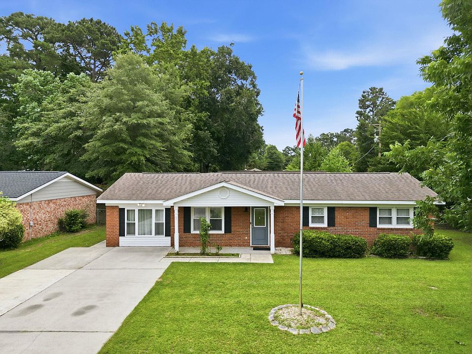 1st image of 5610 Rosewood Dr.