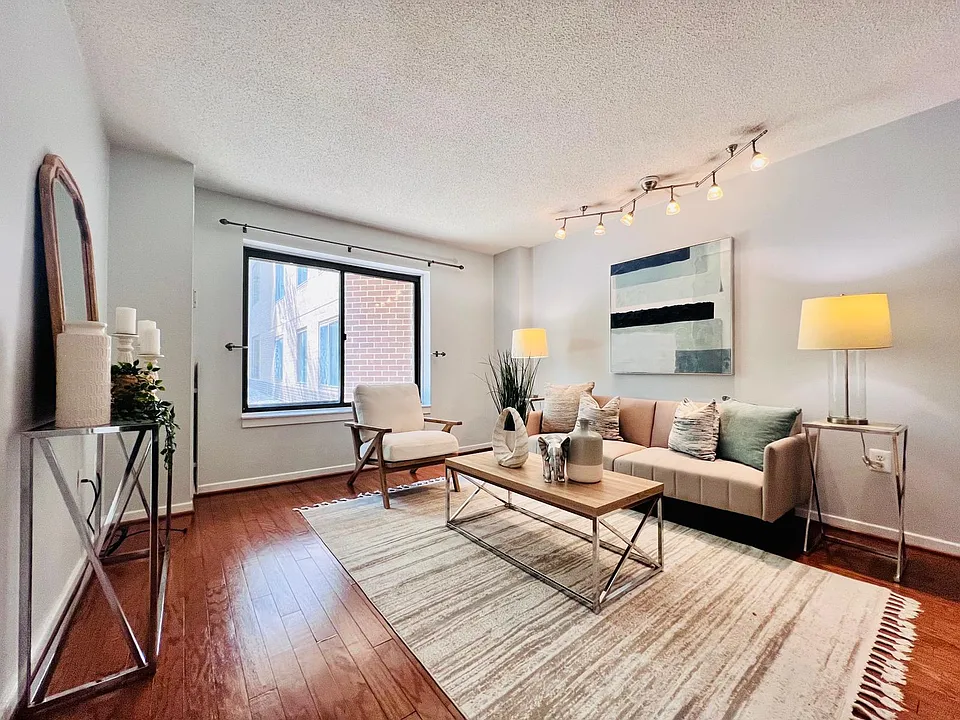 2111 Wisconsin Ave NW #110
