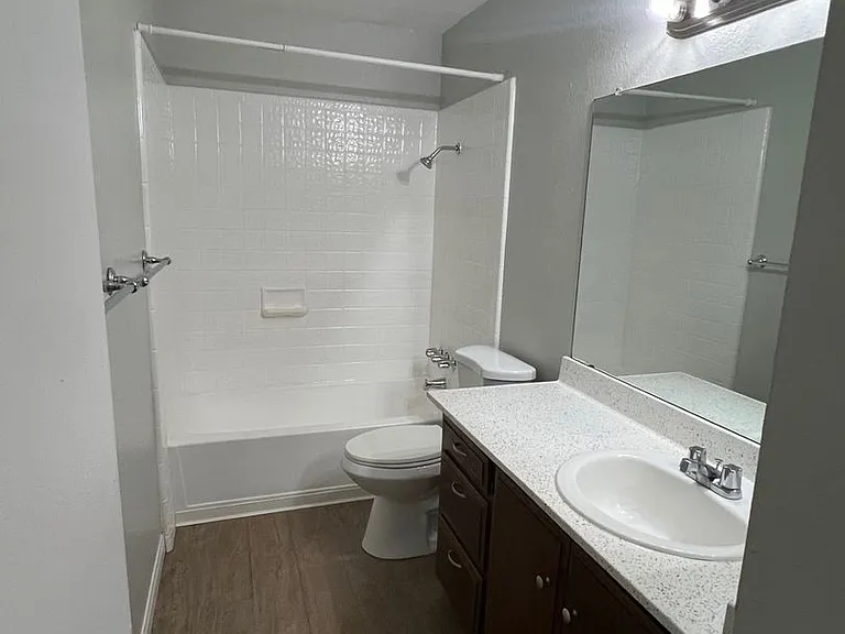 Raintree Garden Apartments — Photo 18