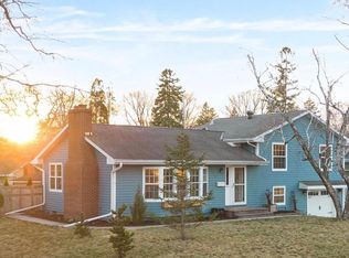 2164 Overlook Dr, Bloomington, MN 55431