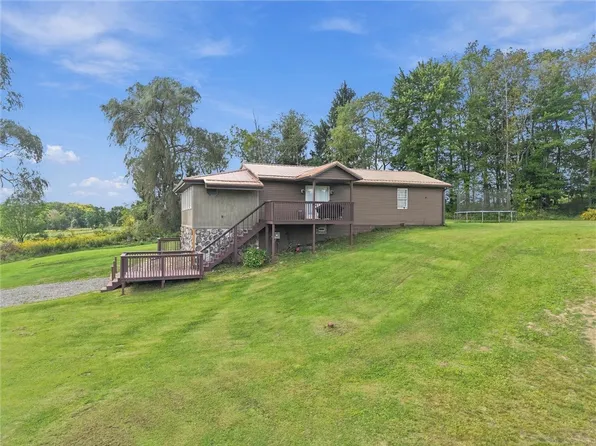 144 Oak Grove Ln, Harrisville, PA 16038