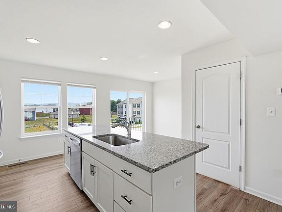 4th image of 12 Orchard Green Dr