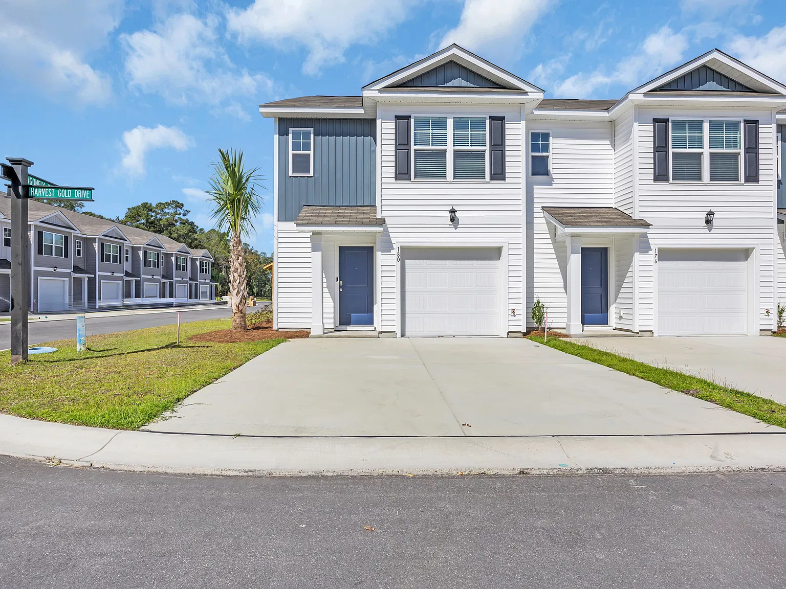 3 bed, 2.5 bath, 1418 sqft, $2,200 — Photo 1