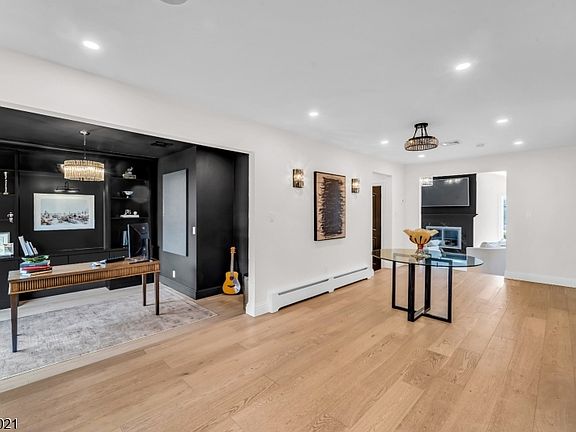 5th image of 231 Birchwood Rd