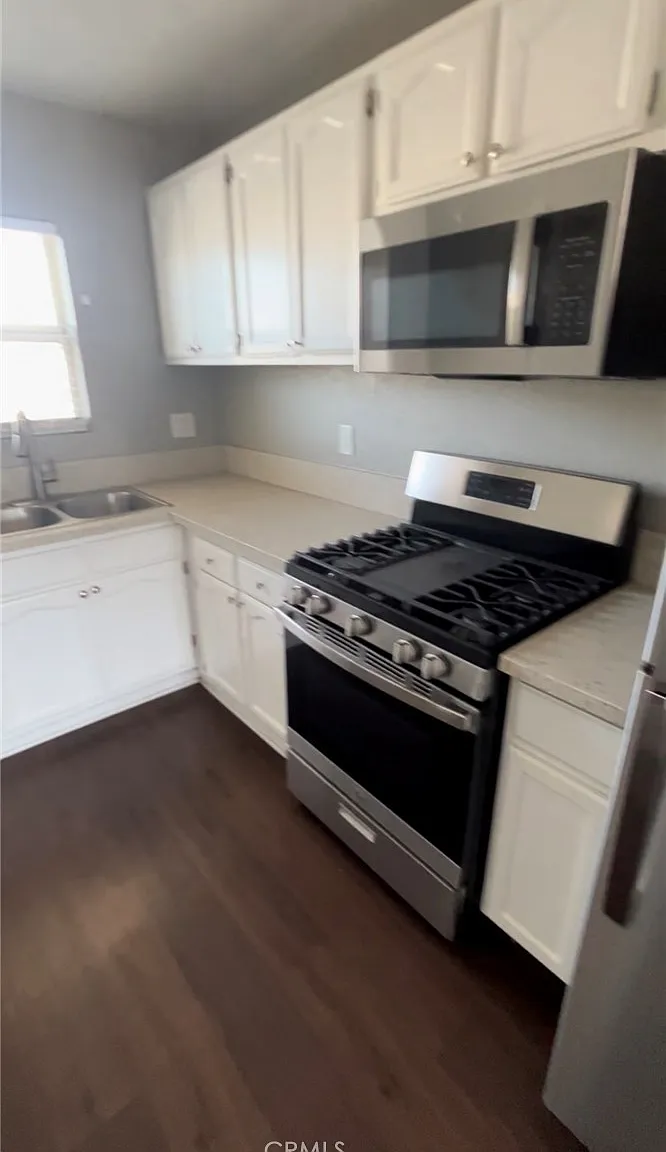 3 bed, 700 sqft, $2,800 — Photo 4