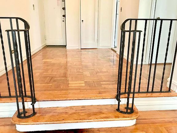 3rd image of 4121 42nd St APT 6