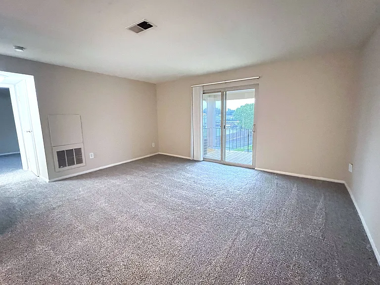 Crown Ridge Apartments — Photo 39