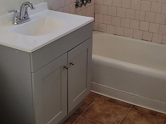 4th image of 175 E 57th St #15