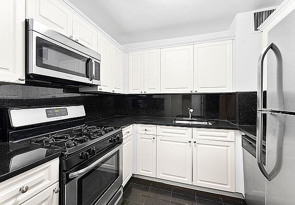 4th image of 160 E 88th St APT 6h