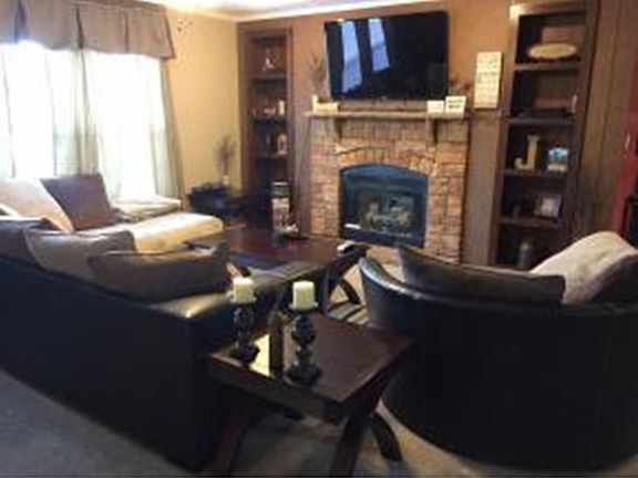 2nd image of 9248 Pawpaw St