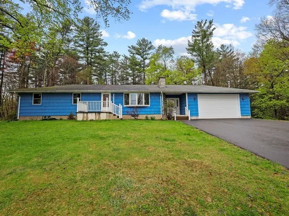 27 Lyman St, Granby, MA 01033