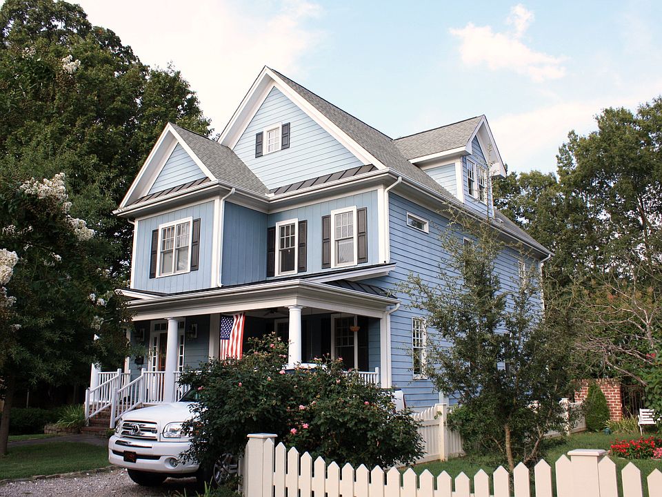 Classic build in near downtown: circa 2002