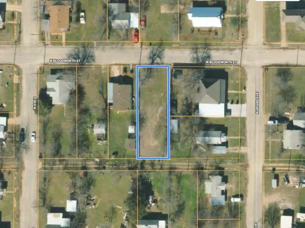 105 W Bloodworth St, Olney, TX 76374