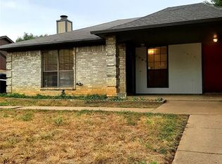 2927 Hilltop Dr, Euless, TX 76039