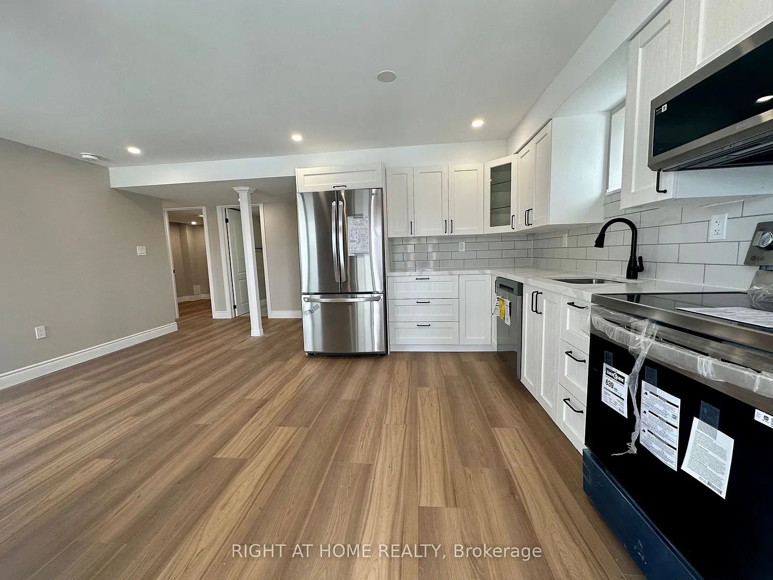 3 bed, $1,900 — Photo 2