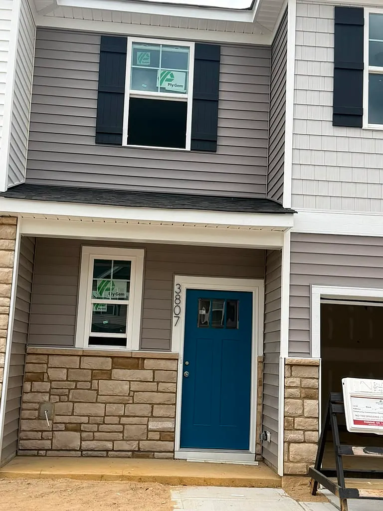 3 bed, 2.5 bath, 1713 sqft, $1,895 — Photo 2