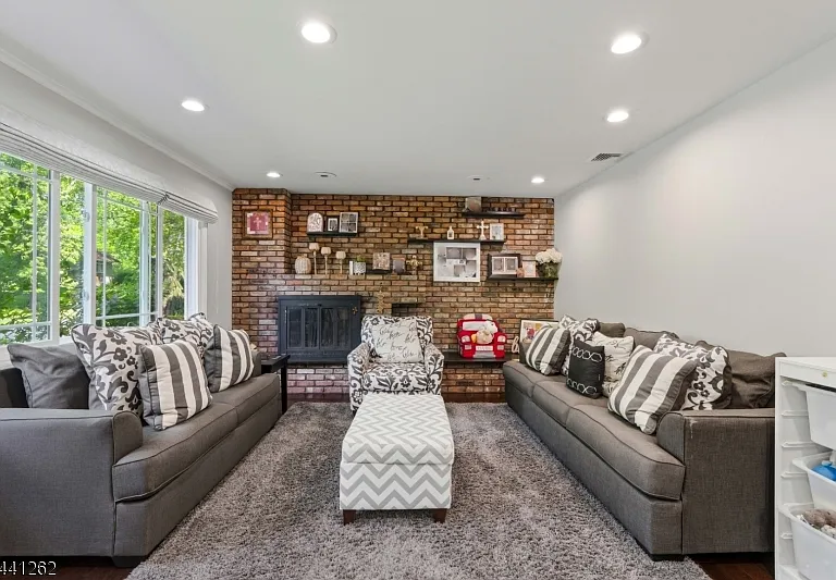 42 Brandon Ave — Photo 2