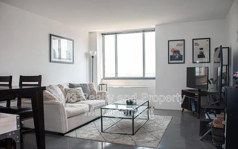 1 bed, 1.0 bath, 632 sqft, $1,215 — Photo 2