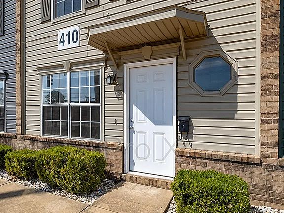 2nd image of 410 SE J St APT B