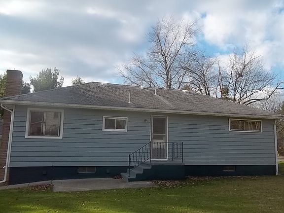 5th image of 372 Stewart Ave