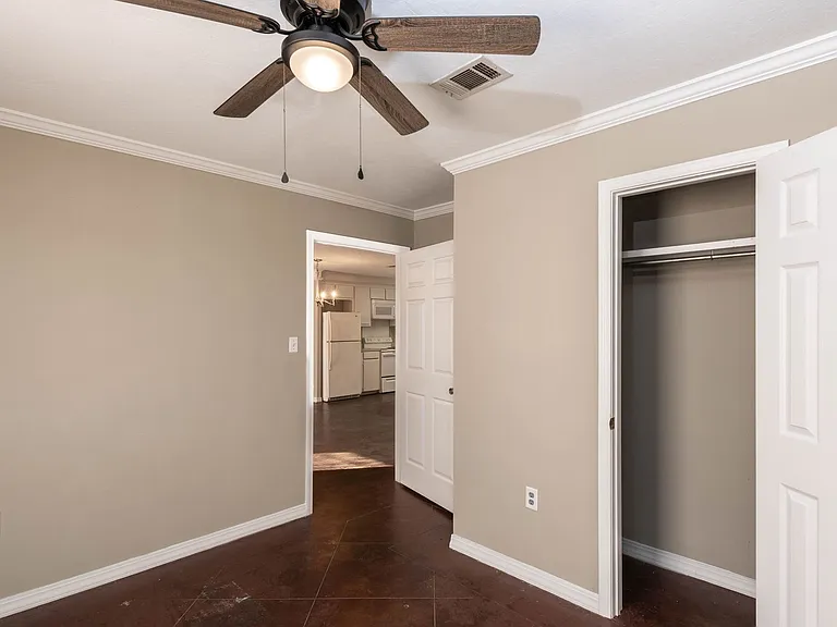 215 Hartfield Rd — Photo 8