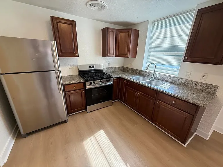 2801 San Marino St #15 — Photo 8