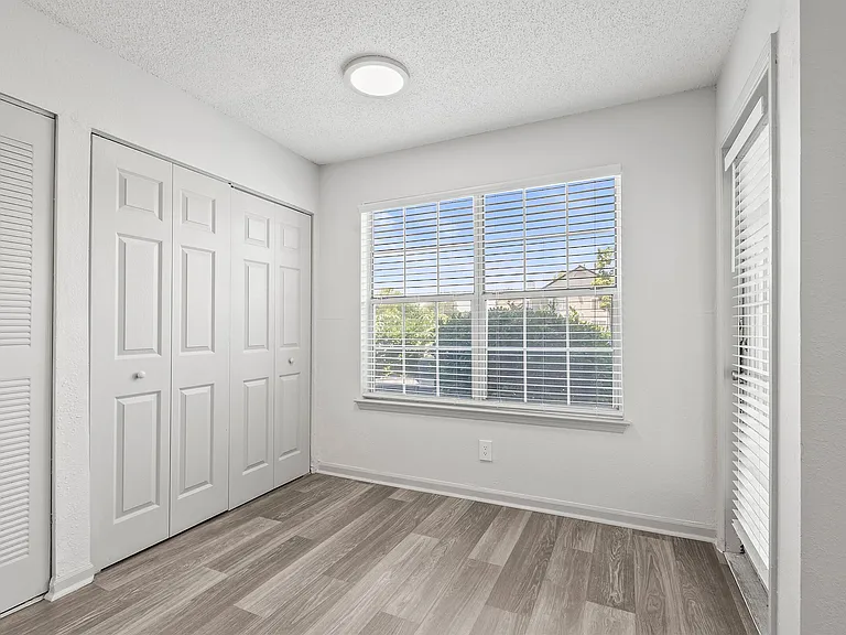 Summerlake Apartments — Photo 26