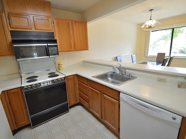 211 Compton Cir #D — Photo 11