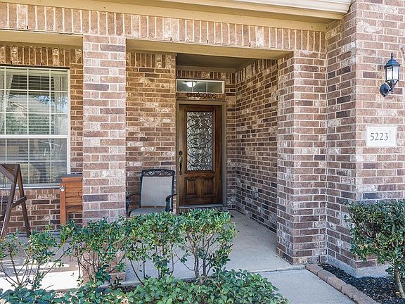 Beautiful entryway into the home!
