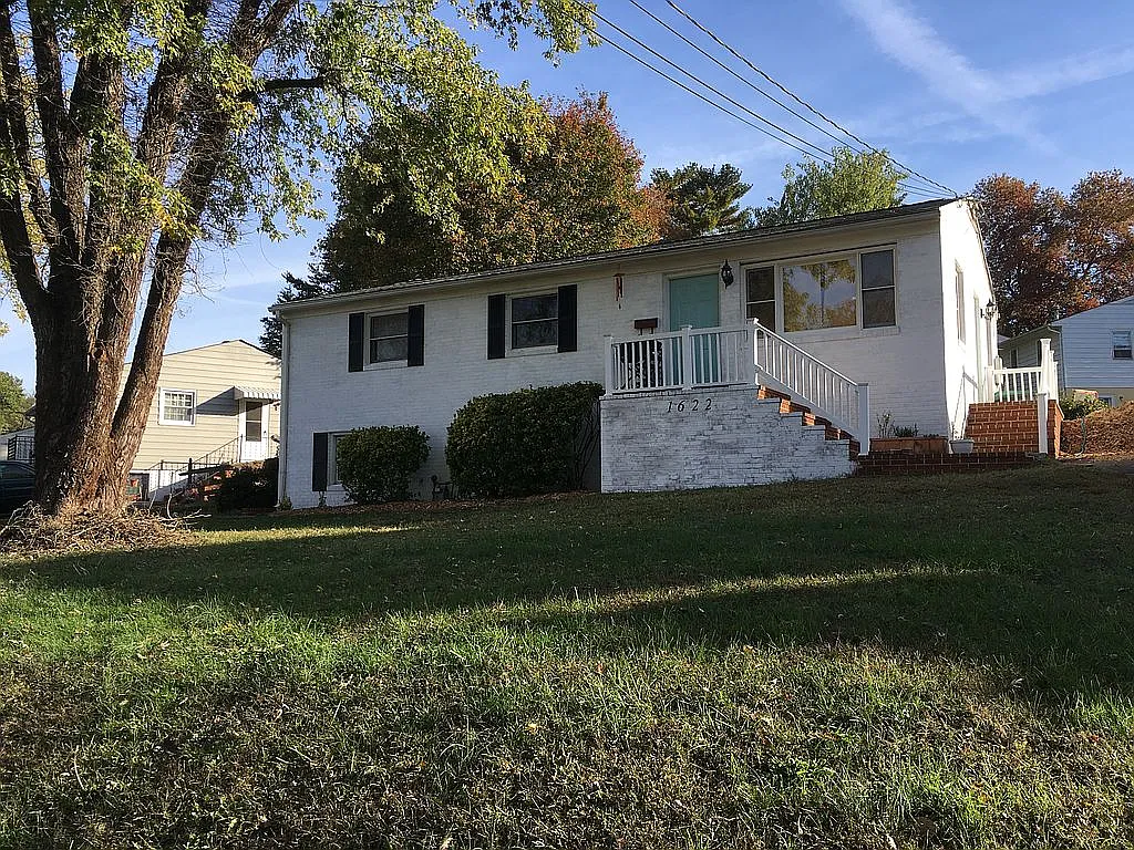 1622 Meridian St photo 1
