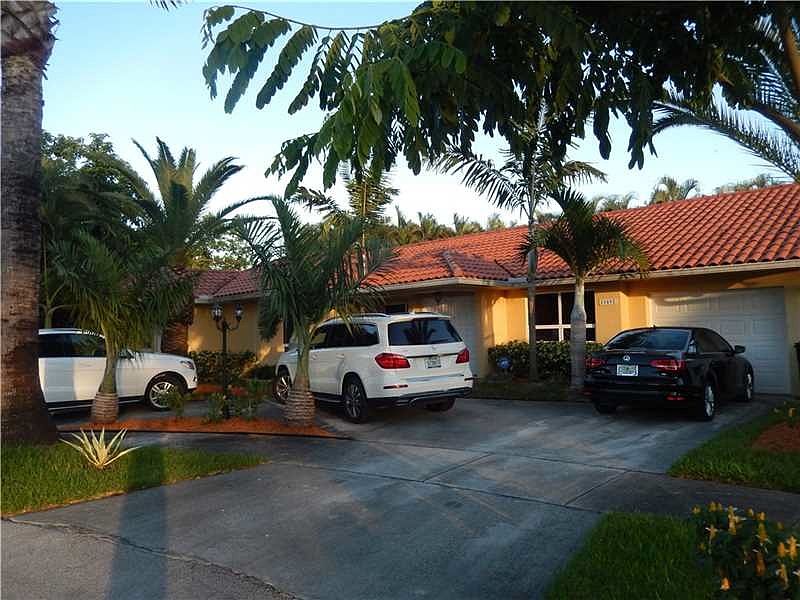 Front of House (circular driveway)