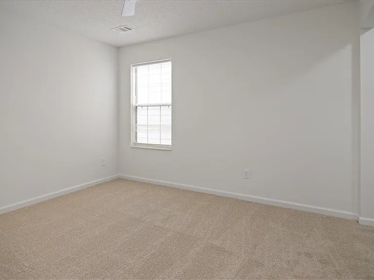 4033 Ravenwood Ct — Photo 27