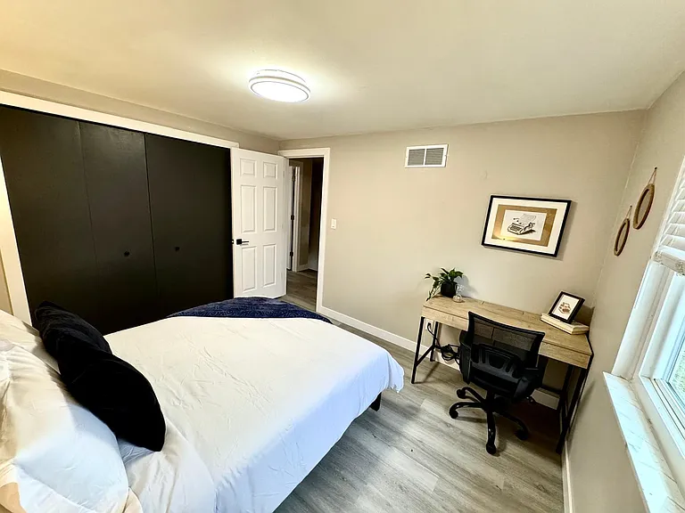 1323 Sunset Blvd — Photo 11
