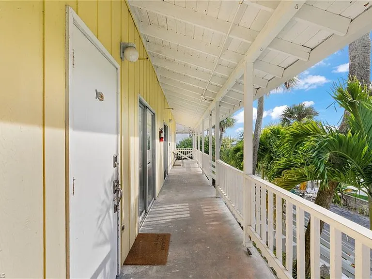 1360 Chesapeake Ave — Photo 10