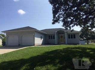 1002 10th Ave SW, Humboldt, IA 50548