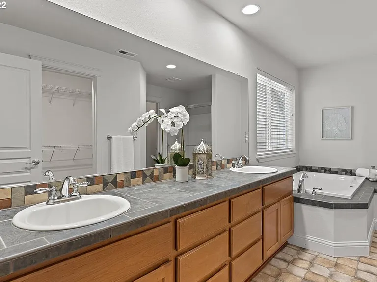 8020 NE 20th St — Photo 25