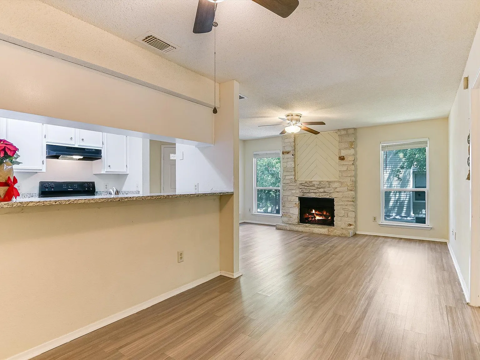 2 bed, 2.0 bath, 952 sqft, $1,295 — Photo 3