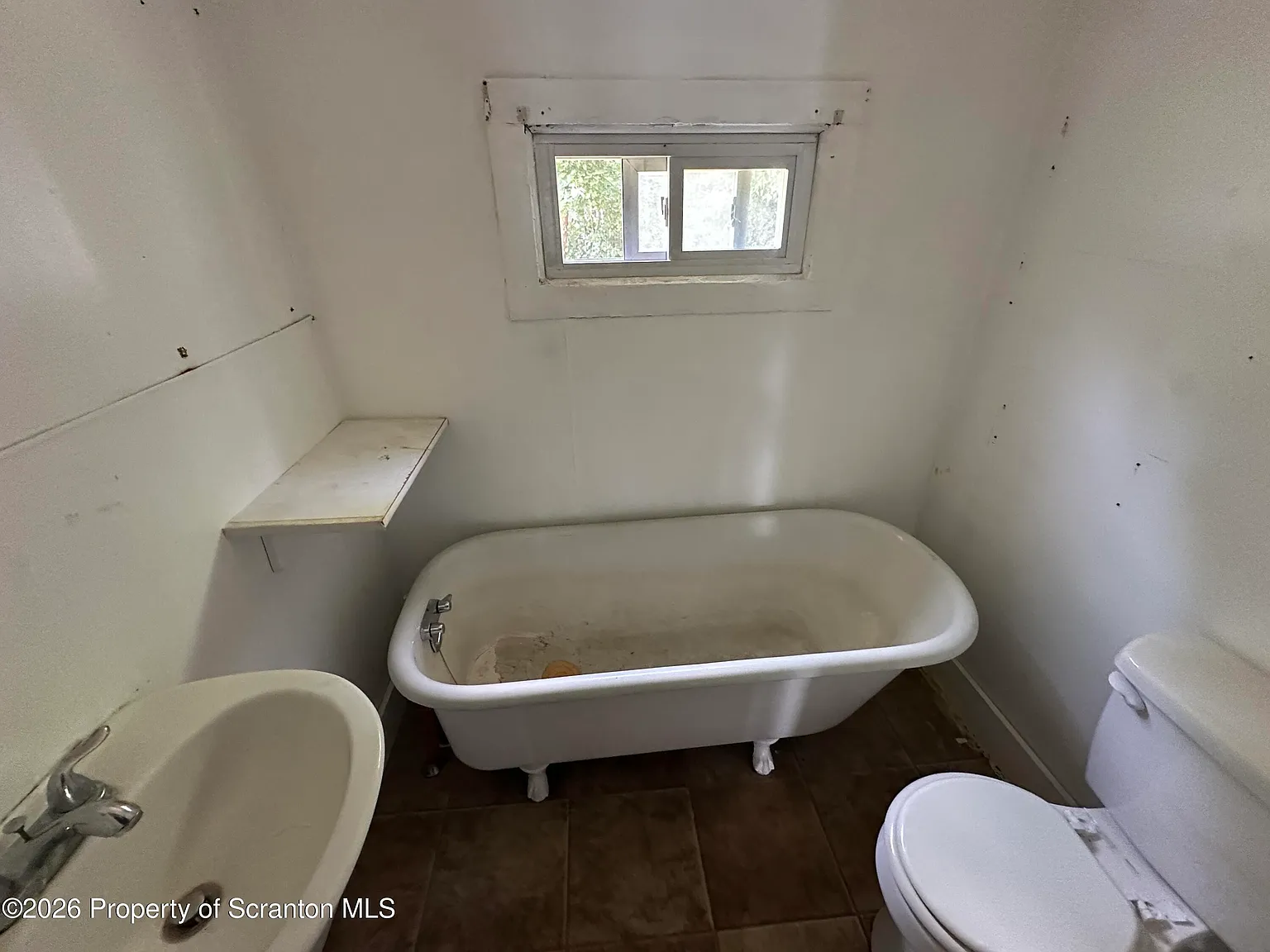 3 bed, 1.0 bath, 1130 sqft, $1,200 — Photo 4