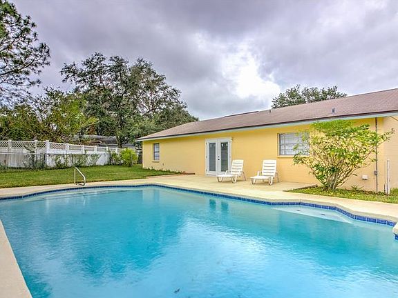 5th image of 416 Mondra Ct