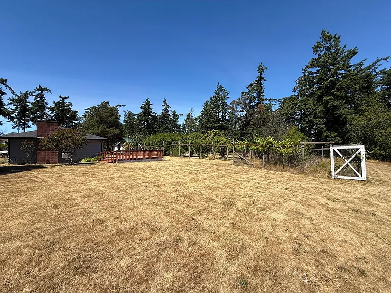 1408 Corona Ave — Photo 13