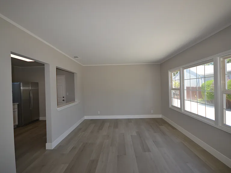 345 N Fremont St — Photo 3