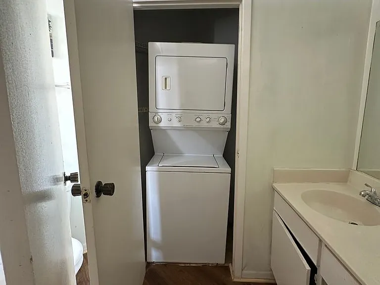 7901 Cambridge St — Photo 28